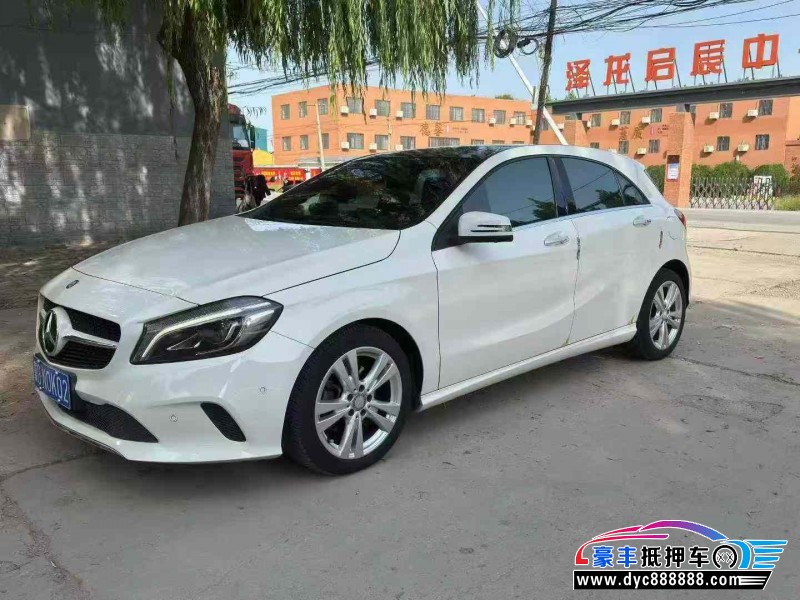17年奔驰A轿车抵押车出售