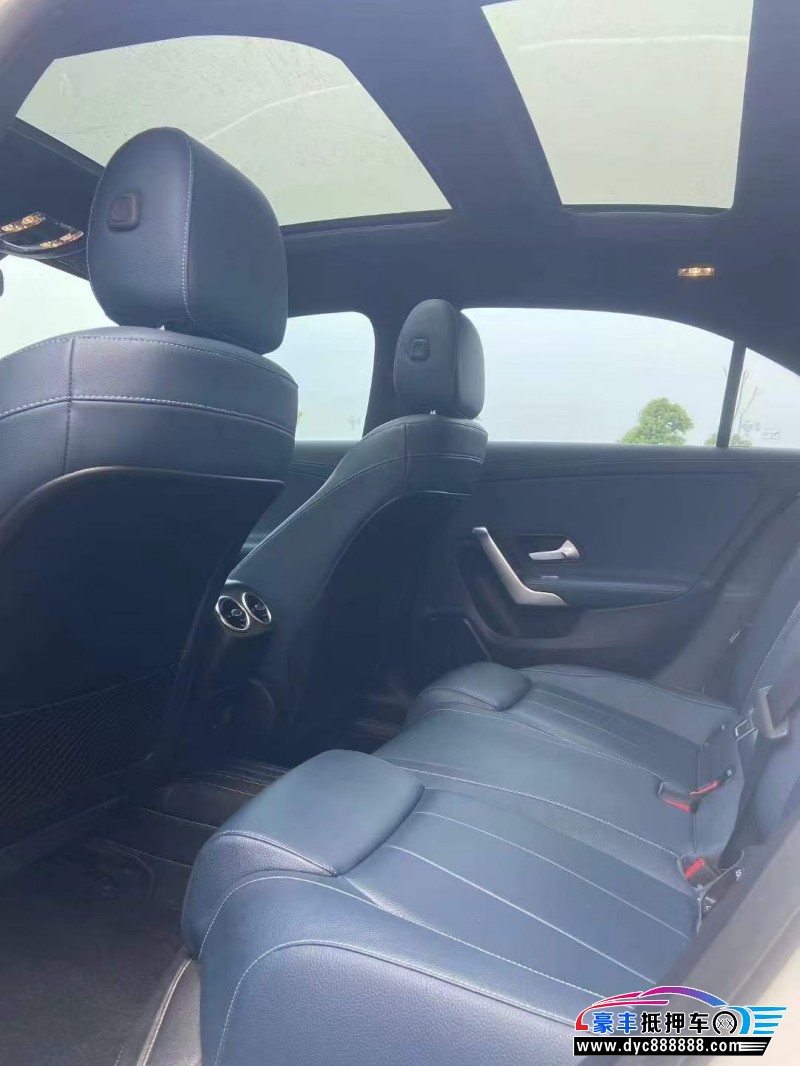 21年奔驰A轿车抵押车出售