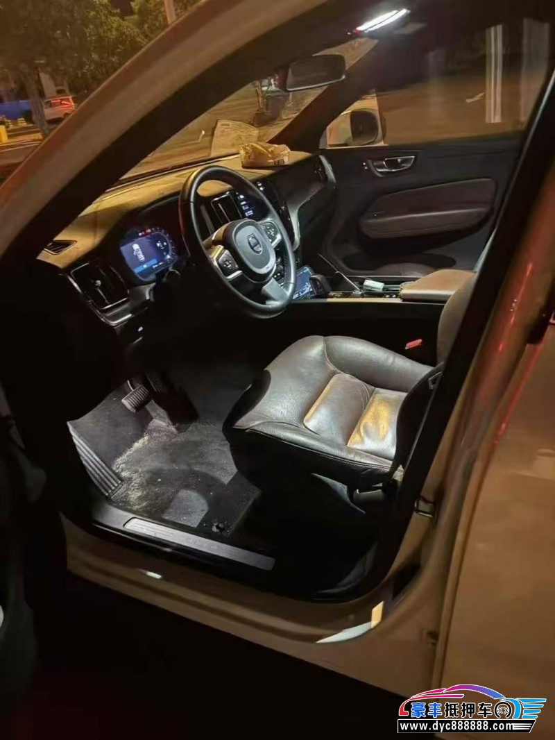 22年沃尔沃XC60SUV抵押车出售