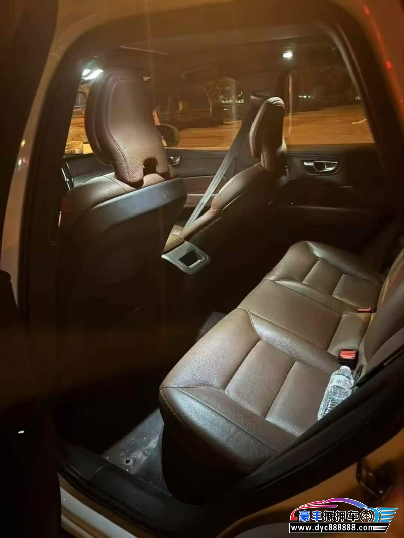 22年沃尔沃XC60SUV抵押车出售