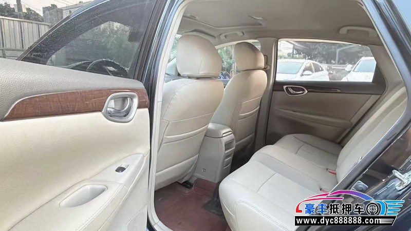 13年日产轩逸轿车抵押车出售