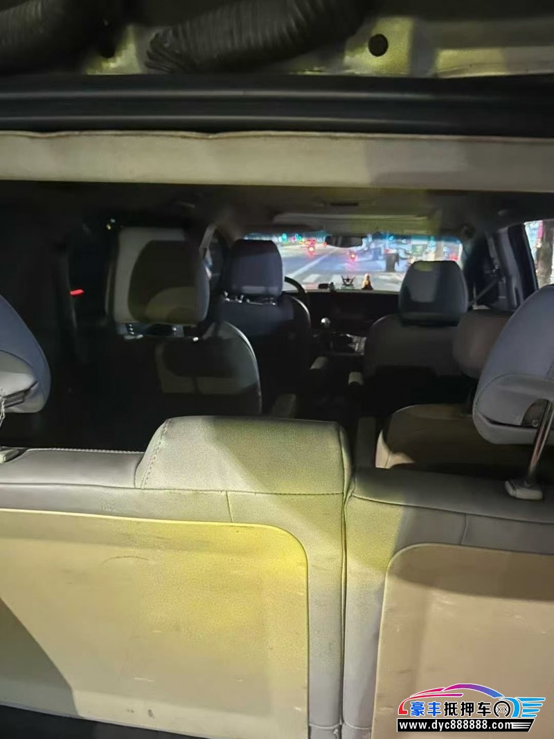 13年别克GL8轿车抵押车出售