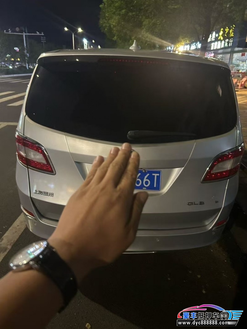 13年别克GL8轿车抵押车出售