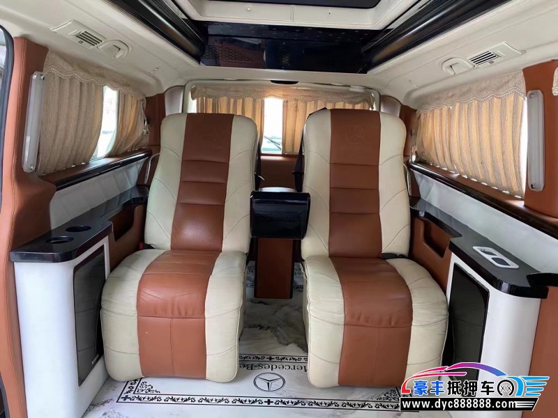 14年奔驰威霆轿车抵押车出售