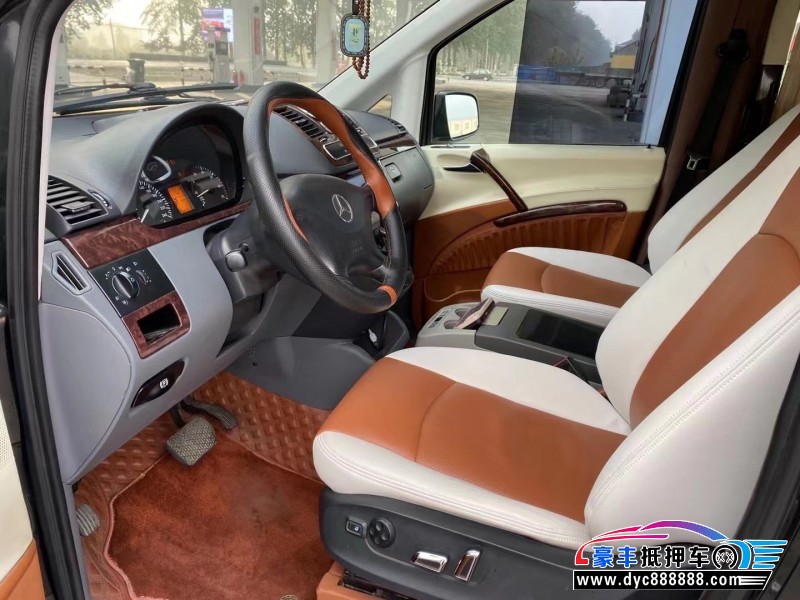 14年奔驰威霆轿车抵押车出售