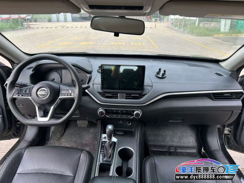 21年日产天籁轿车抵押车出售