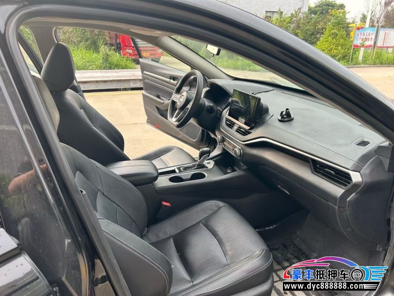 21年日产天籁轿车抵押车出售