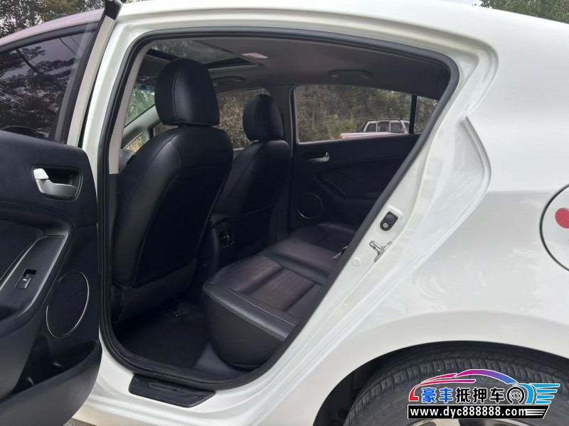 17年起亚K3轿车抵押车出售