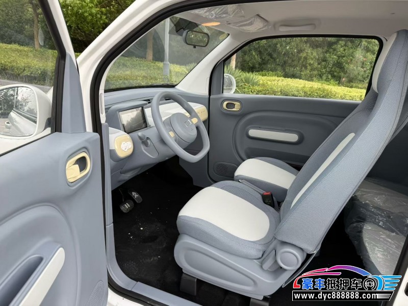 25年奔腾小马轿车抵押车出售