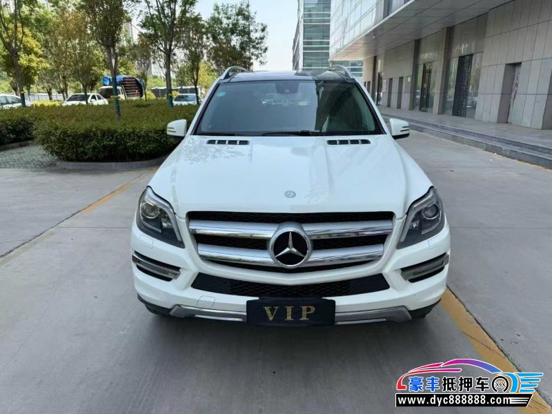 13年奔驰GL轿车抵押车出售