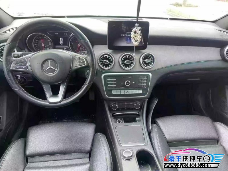 18年奔驰CLA轿车抵押车出售