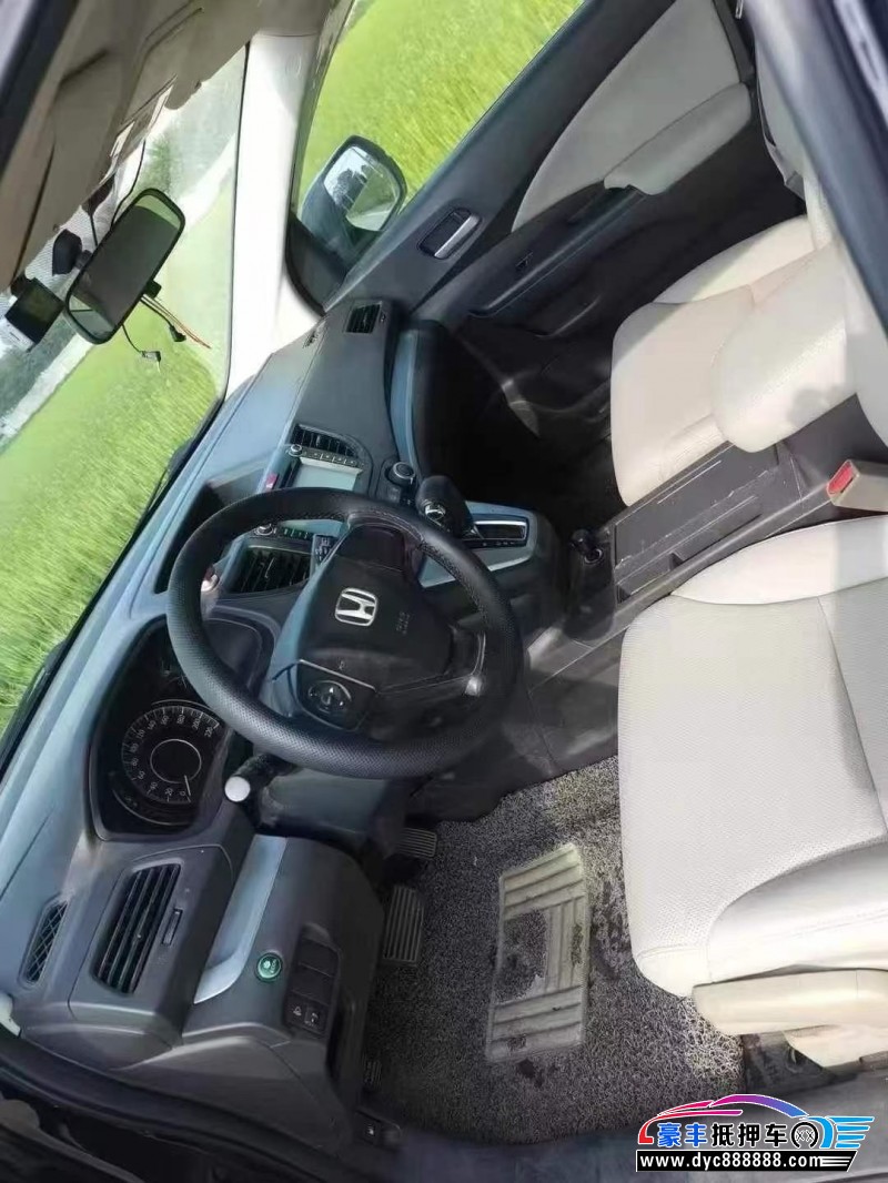 13年本田CR-V轿车抵押车出售