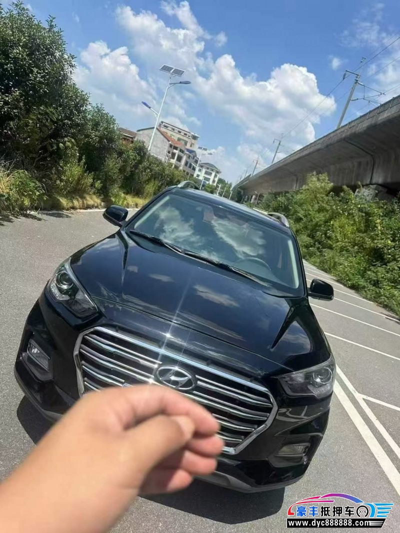 19年现代ix35轿车抵押车出售