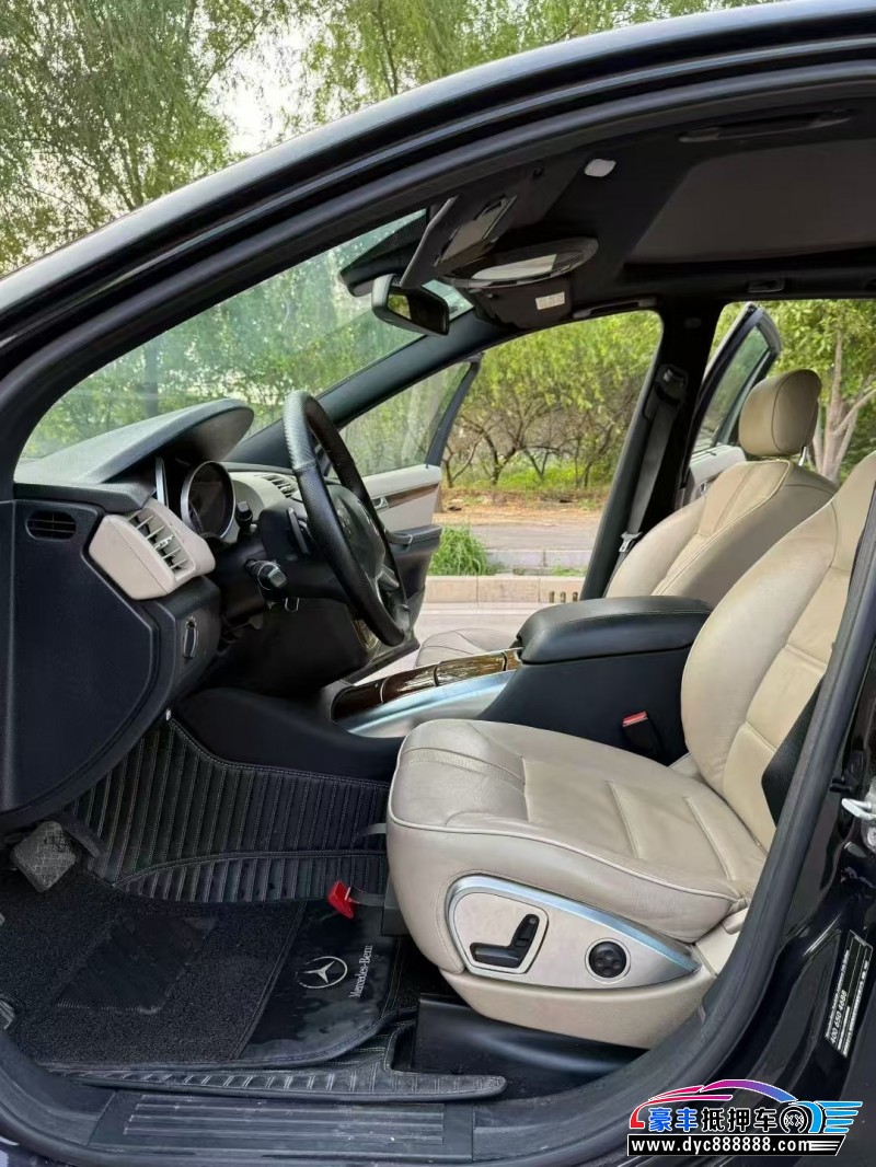 14年奔驰R级轿车抵押车出售