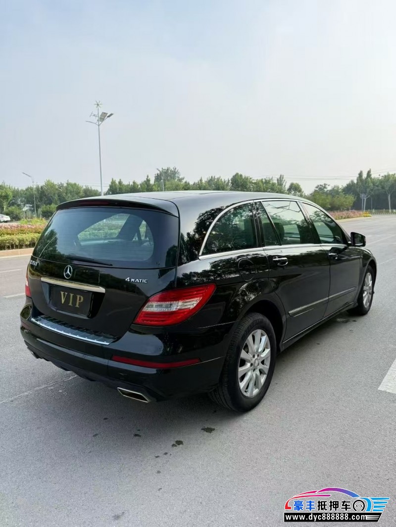 14年奔驰R级轿车抵押车出售