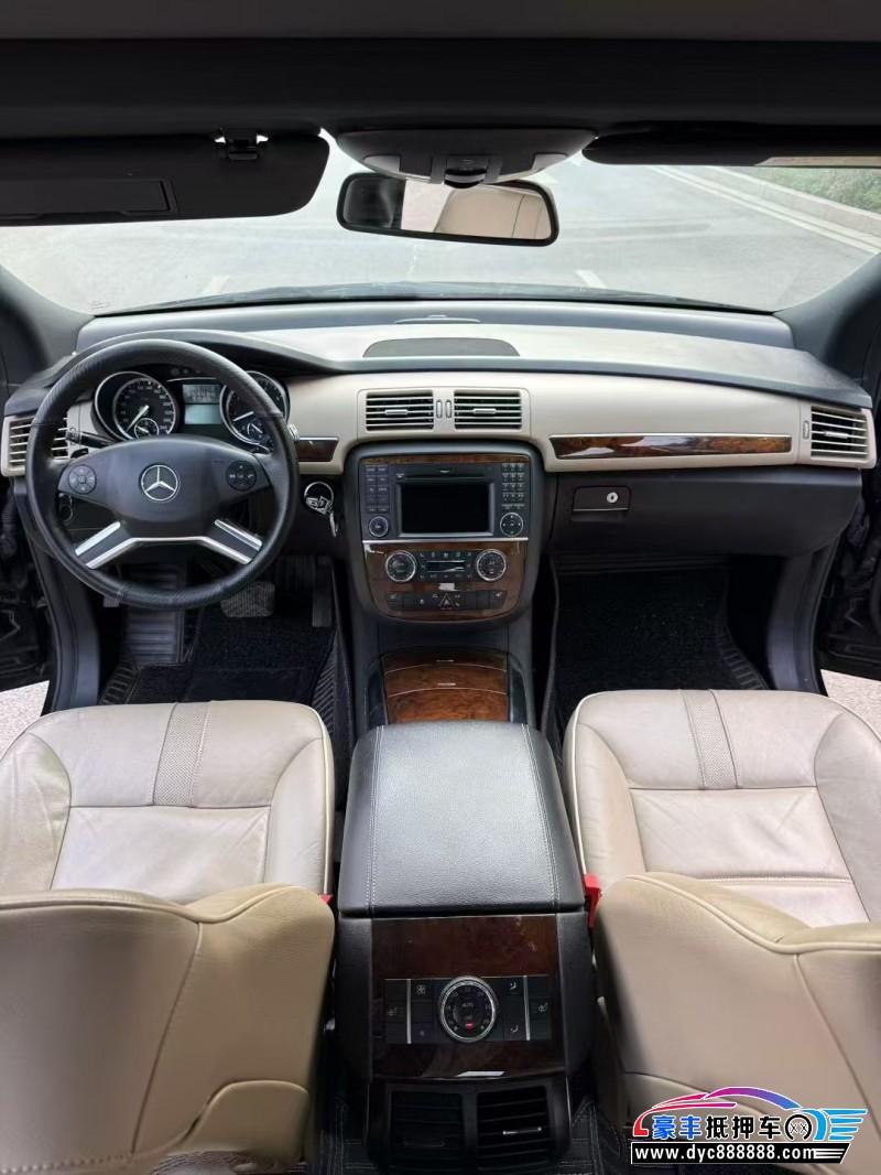 14年奔驰R级轿车抵押车出售