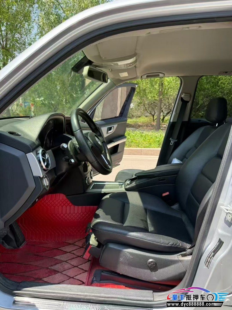 13年奔驰GLK轿车抵押车出售