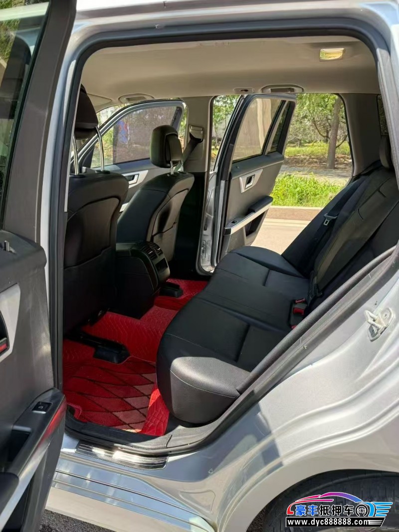 13年奔驰GLK轿车抵押车出售