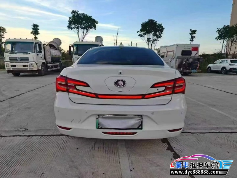 18年比亚迪秦轿车抵押车出售