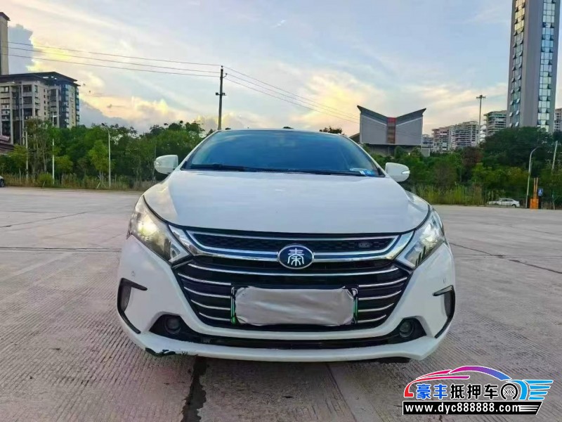 18年比亚迪秦轿车抵押车出售