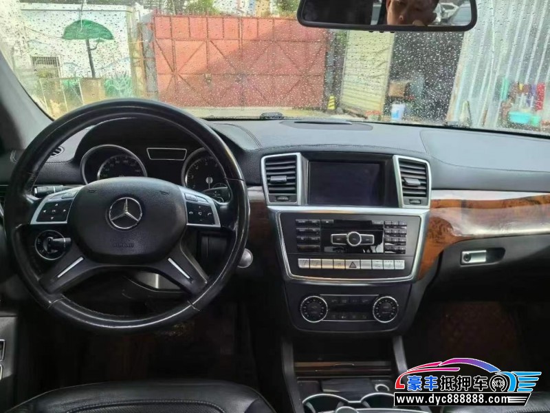 20年奔驰GL轿车抵押车出售