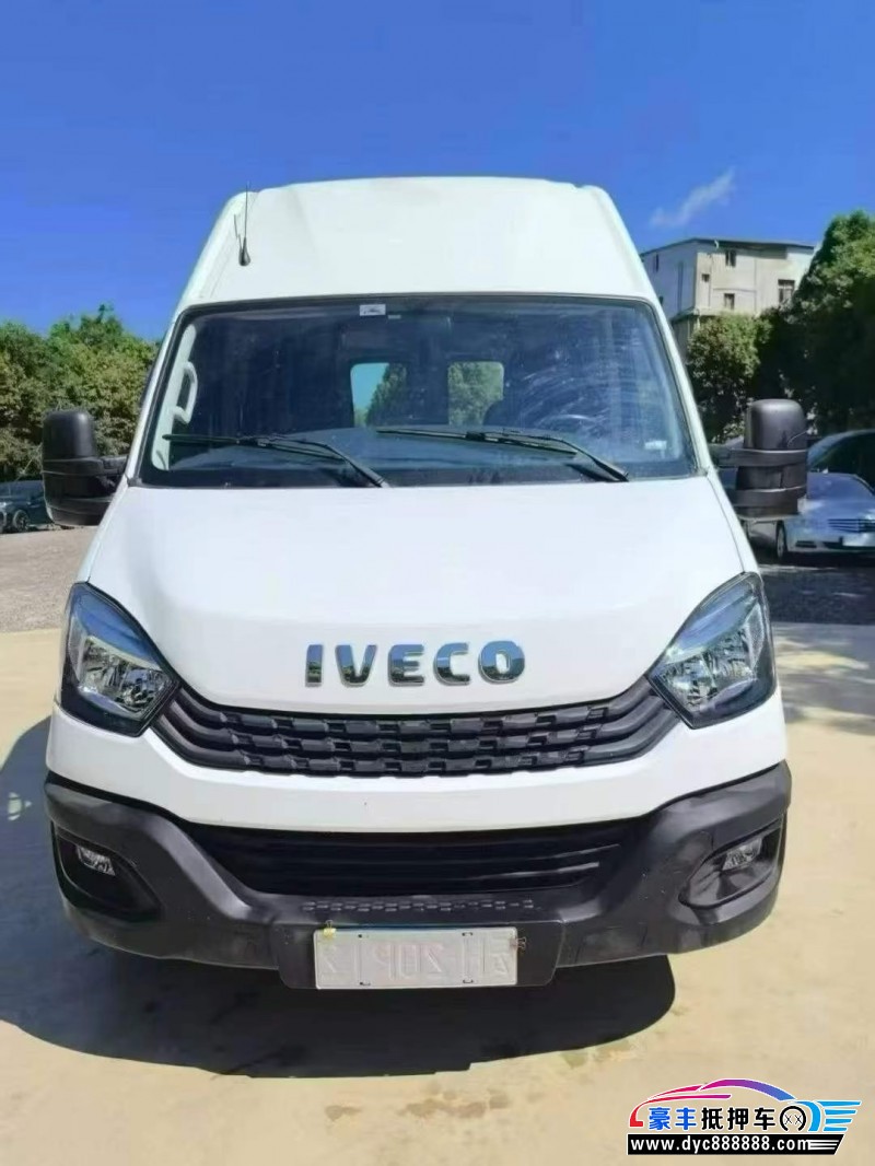 22年依维柯欧盛轿车抵押车出售