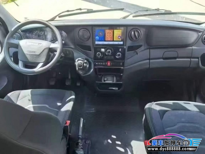 22年依维柯欧盛轿车抵押车出售