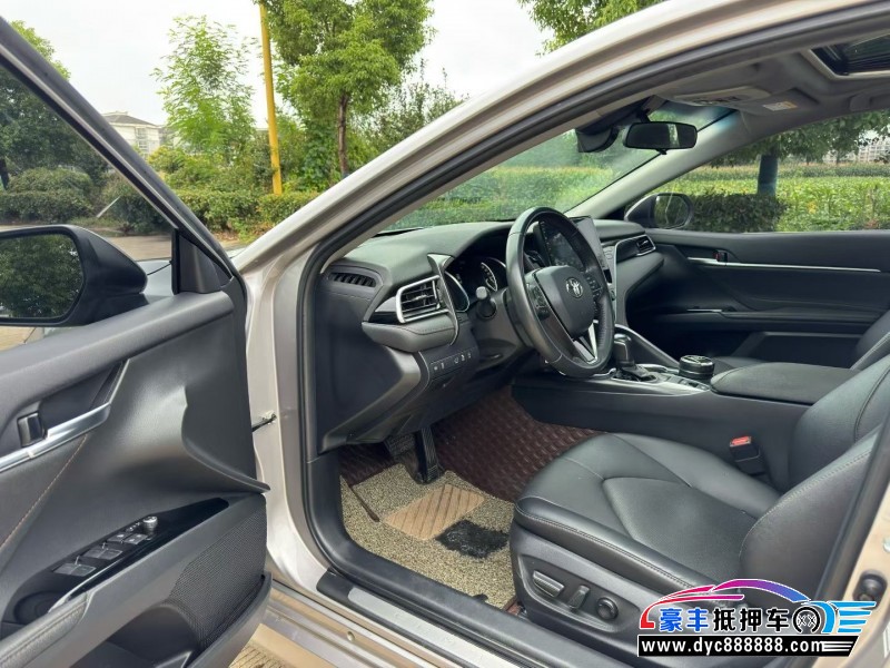 22年丰田凯美瑞轿车抵押车出售