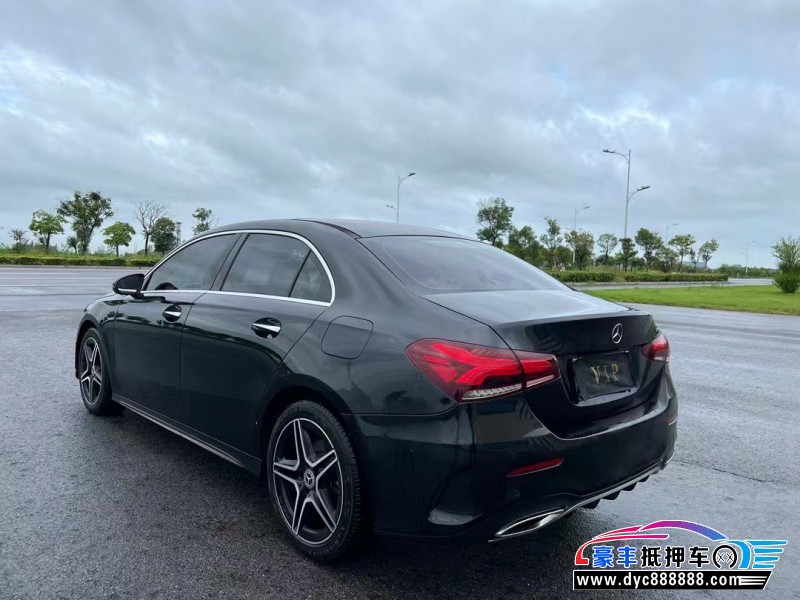 19年奔驰A轿车抵押车出售