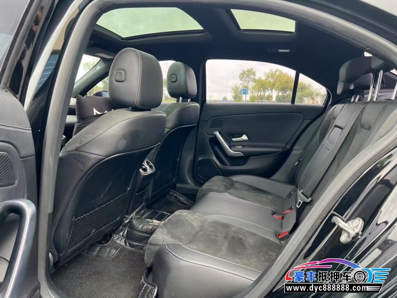 19年奔驰A轿车抵押车出售