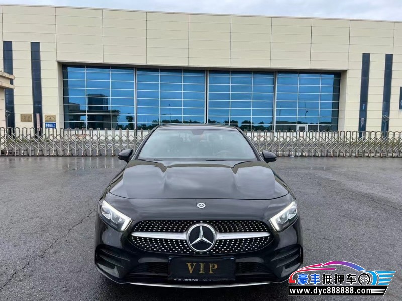 19年奔驰A轿车抵押车出售