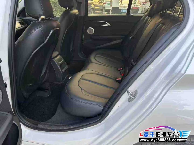 17年宝马1系轿车抵押车出售