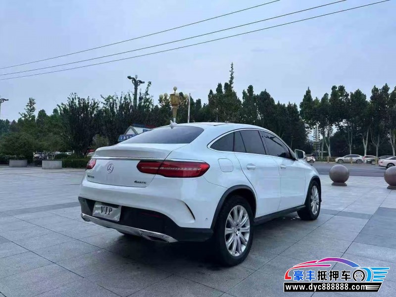 17年奔驰GLC轿车抵押车出售