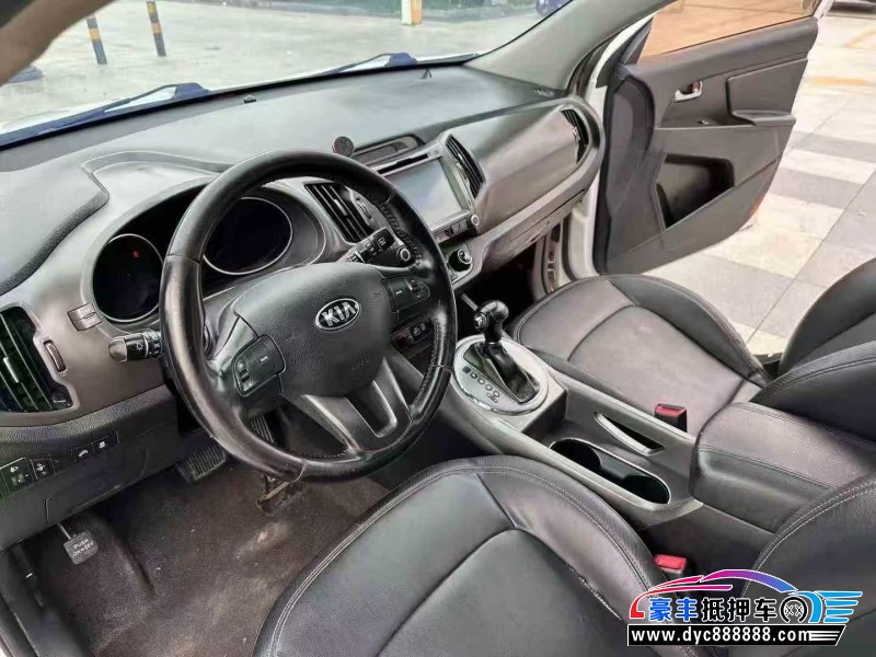 16年起亚智跑轿车抵押车出售