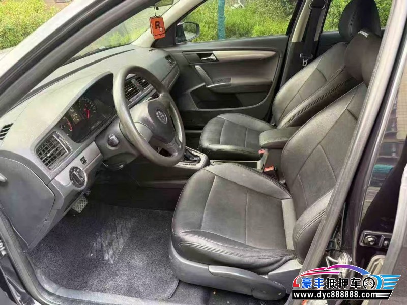 14年大众朗逸轿车抵押车出售