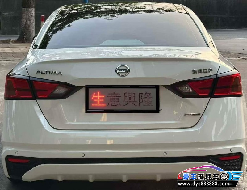 22年日产天籁轿车抵押车出售