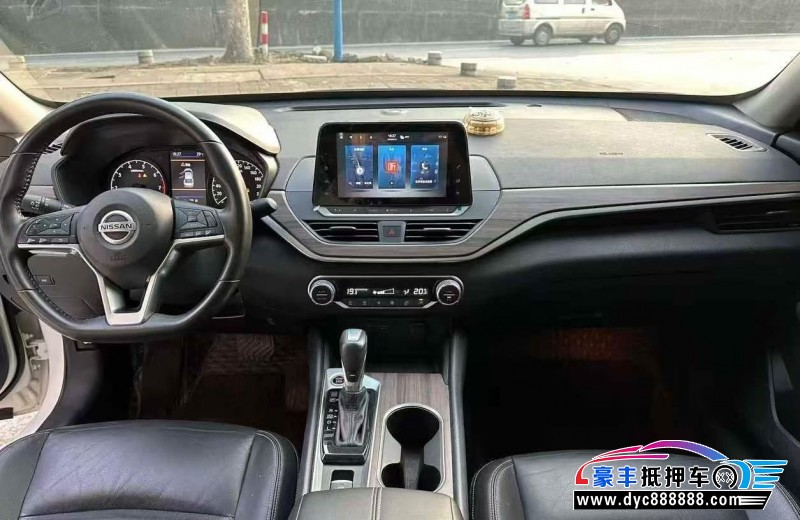 22年日产天籁轿车抵押车出售