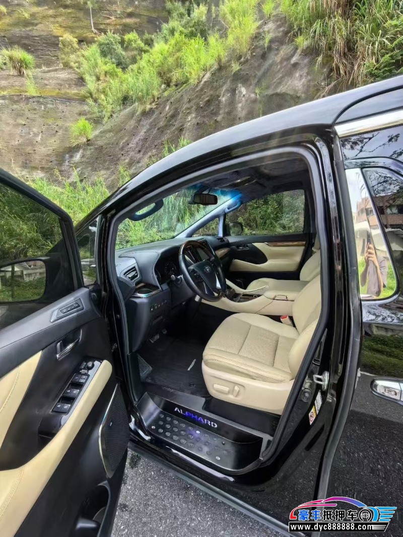 17年丰田埃尔法轿车抵押车出售