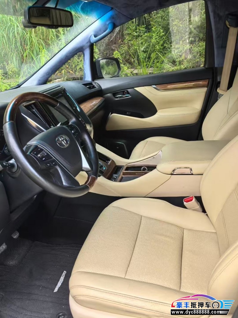 17年丰田埃尔法轿车抵押车出售