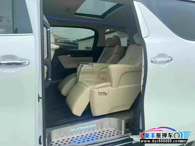 18年丰田埃尔法轿车抵押车出售