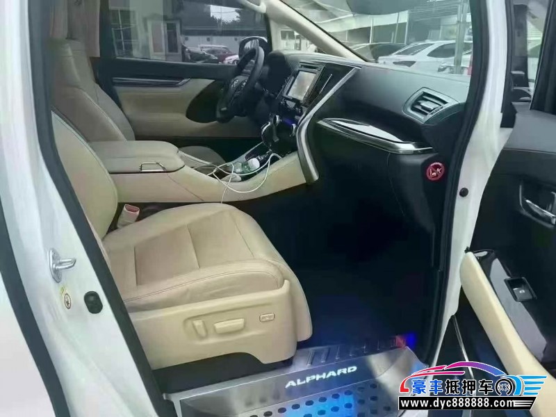 18年丰田埃尔法轿车抵押车出售