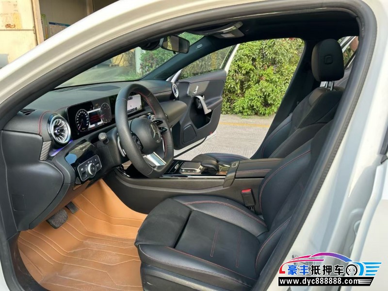 23年奔驰A轿车抵押车出售