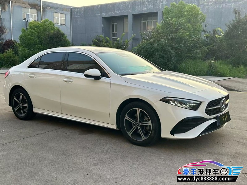 23年奔驰A轿车抵押车出售