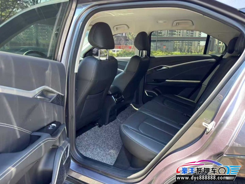 23年哪吒U轿车抵押车出售