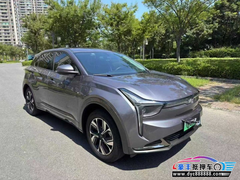 23年哪吒U轿车抵押车出售