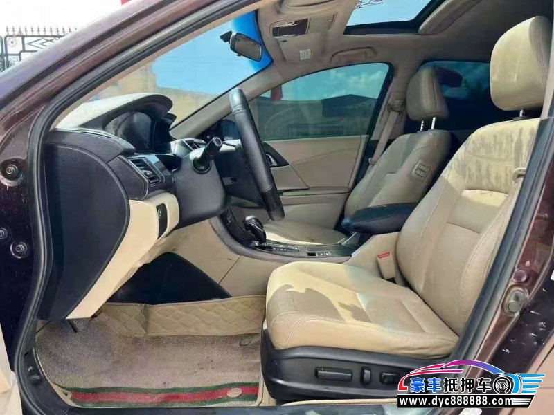 13年本田雅阁轿车抵押车出售