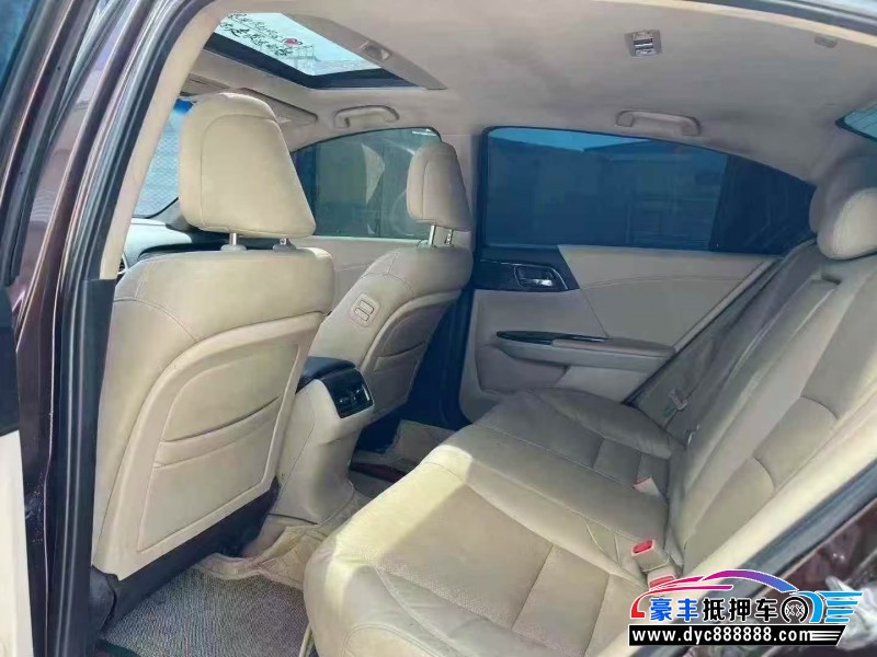 13年本田雅阁轿车抵押车出售