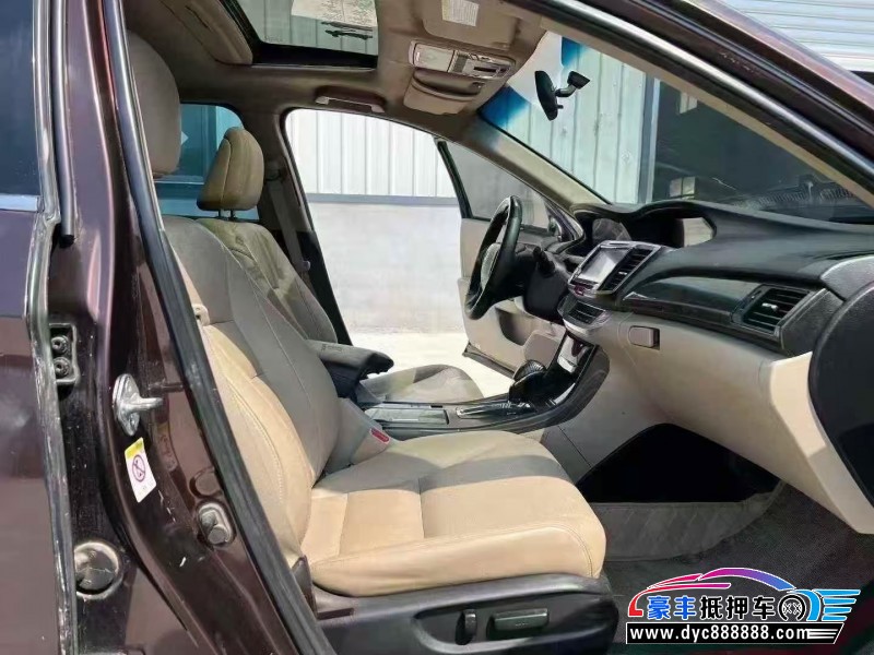 13年本田雅阁轿车抵押车出售