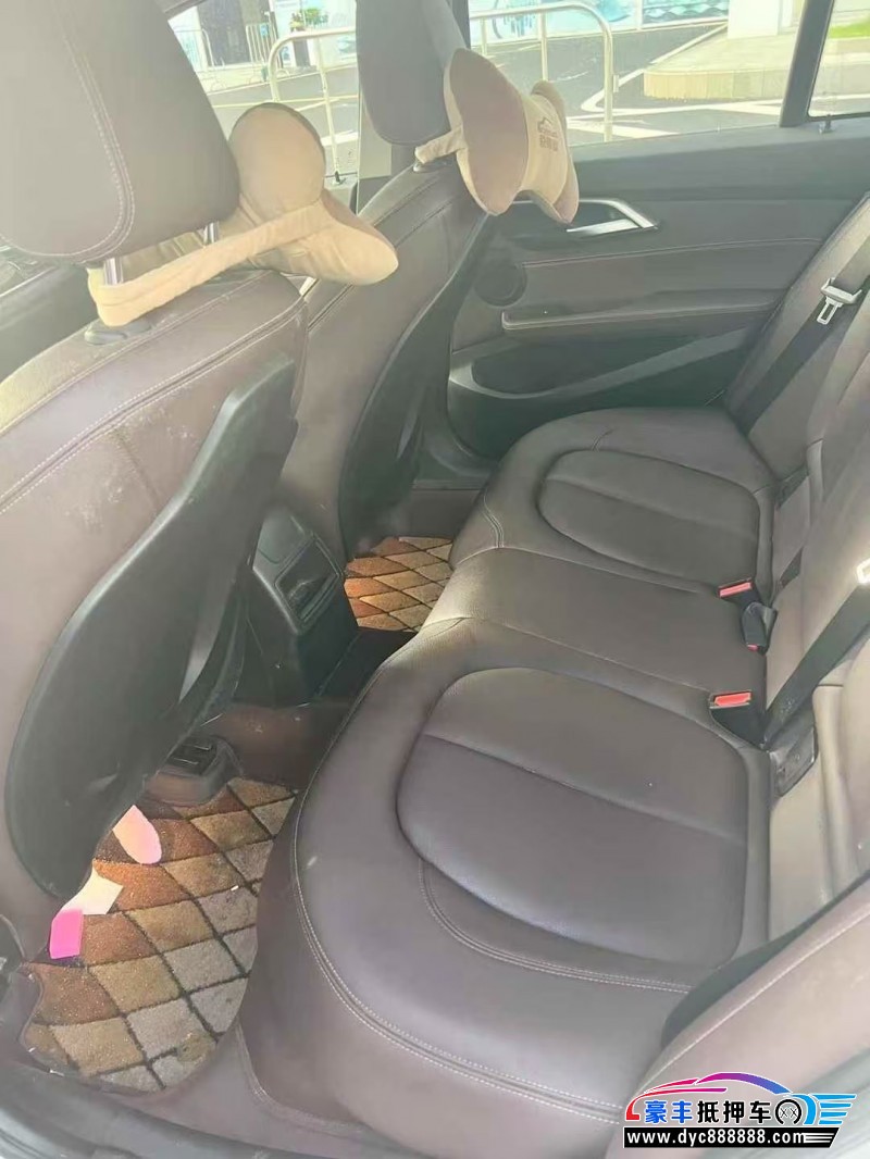 19年宝马1系轿车抵押车出售