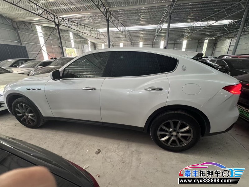 20年玛莎拉蒂莱万特轿车抵押车出售